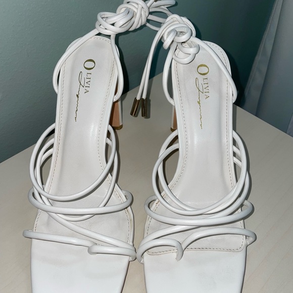 White strappy open toes shoes - Picture 6 of 7